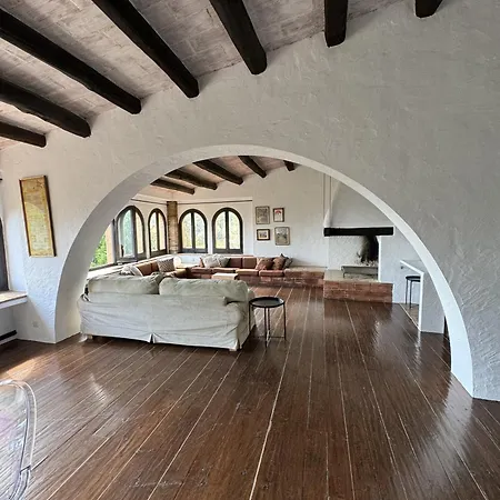 En Mont-ras, Palafrugell, Costa Brava * Montrás
