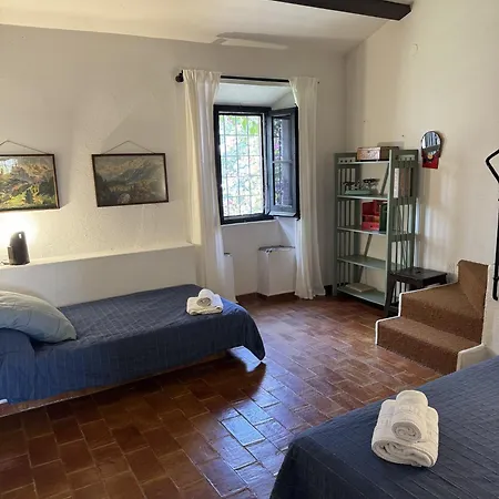 En Mont-ras, Palafrugell, Costa Brava * Montras